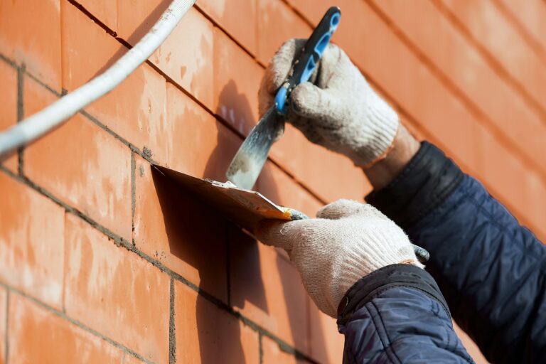 warming the walls of the house to the cold, construction work